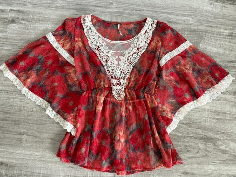 Free People Women's Daydreamer Sheer Red Floral Design Crochet Lace Trim-Size XS